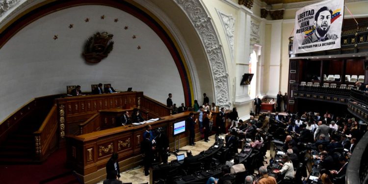 Venezuelan opposition leader and self-proclaimed interim president Juan Guaido (C at left) conducts a session of the National Assembly in Caracas on April 9, 2019. - The Permanent Council of the Organization of American States (OAS) will hold a special meeting on Tuesday to consider if it accepts Guaidos envoy as Venezuelas special  representative. (Photo by Federico Parra / AFP)        (Photo credit should read FEDERICO PARRA/AFP/Getty Images)