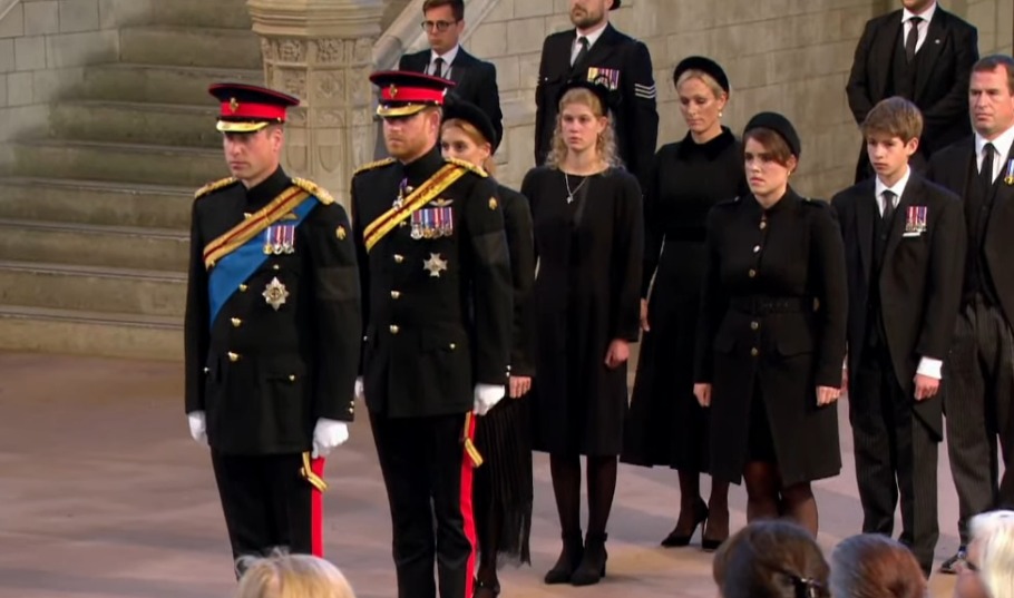 El Palacio rectifica: el príncipe Harry podrá vestir el uniforme militar en  la vigilia en honor a Isabel II