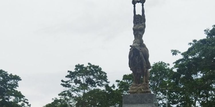 El Régimen Inauguró En Yaracuy Una Plaza Con La Escultura De María ...