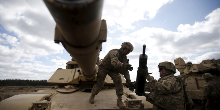 FILE PHOTO: Members of the U.S. 2nd Battalion, 7th Infantry Regiment, 1st Brigade Combat Team, 3rd Infantry Division get ammunition to the Abrams tank during an exercise at Mielno range near Drawsko-Pomorskie April 16, 2015. REUTERS/Kacper Pempel